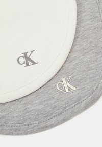 Calvin Klein Jeans BIB GIFTBOX UNISEX 3 PACK - Bavoir - black/grey heather/ivory