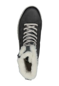 Černé kožené vysoké tenisky s šedými tkaničkami, měkkou bílou kožešinovou podšívkou, zaoblenou špičkou a bočními švy.