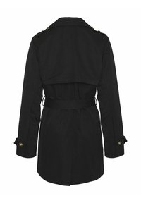 Trench-coat noir à double boutonnage, col large et ceinture amovible. Doté de poignets à boutons et d'un rabat au dos.