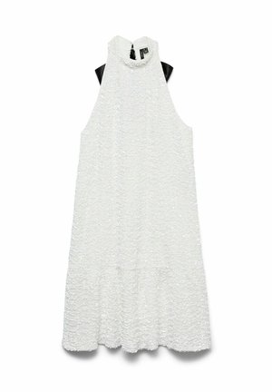 Weißes Halterkleid mit strukturiertem Oberflächendesign, das einen hohen Kragen und einen Reißverschluss hinten aufweist. Fließendes Design mit einem gestuften Saum.