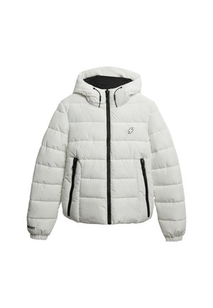 Witte pufferjas met capuchon, gewatteerd ontwerp, zwarte ritszakken en zwarte accenten. Voorzien van elastische manchetten en een logo aan de zijkant.