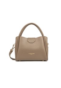 Sac à main en cuir taupe texturé avec double anses, bandoulière amovible et logo doré "Lancaster Paris" à l'avant.