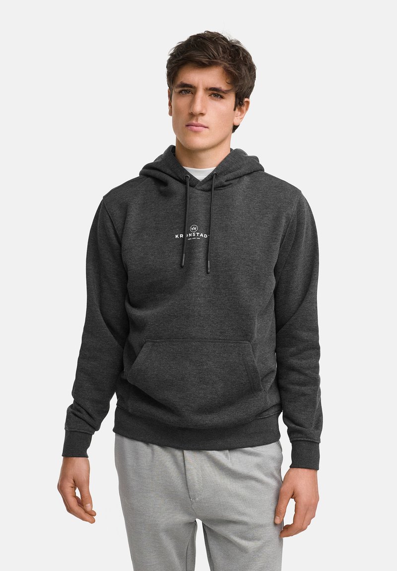 Felpa con cappuccio di un grigio scuro, in misto cotone, con tasca a canguro, cappuccio regolabile con cordino e un logo bianco stampato sul petto.
