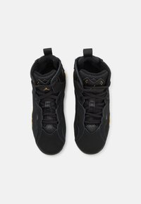 Jordan JORDAN TRUE FLIGHT UNISEX - Krepšinio batai - black/white/metallic gold
