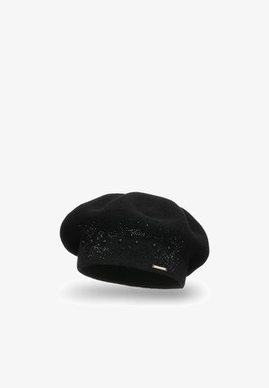 Zwarte baret van zacht materiaal, met decoratieve zwarte kralen en een subtiele glanspatroon. Ronde vorm met een losse pasvorm.