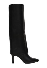 Botte noire montante en cuir lisse, avec un bout pointu, un talon aiguille et un design supérieur non structuré.