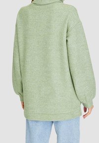 Stradivarius Sweter