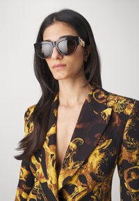 Versace Jeans Couture BUCKLES - Blazer - black/gold