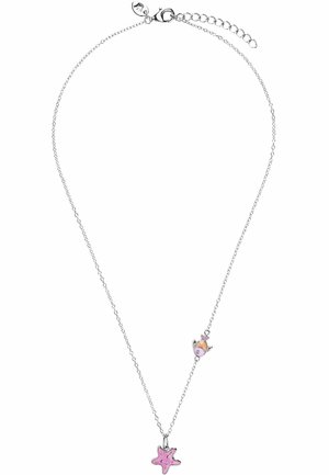 Delikatny srebrny łańcuszek z małym różowym zawieszką w kształcie rozgwiazdy oraz różowo-pomarańczową zawieszką w kształcie ryby na łańcuszku.