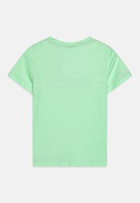 Puma LOGO TEE UNISEX - Camiseta estampada - fresh mint