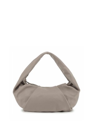 Sac à main en cuir taupe doux avec une seule large bandoulière et un design souple et froncé, présenté sur un fond blanc.
