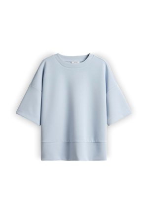 Lichtblauwe sweatshirt met korte mouwen, ronde hals, wijde mouwen en een geribde zoom, afgebeeld op een witte achtergrond.