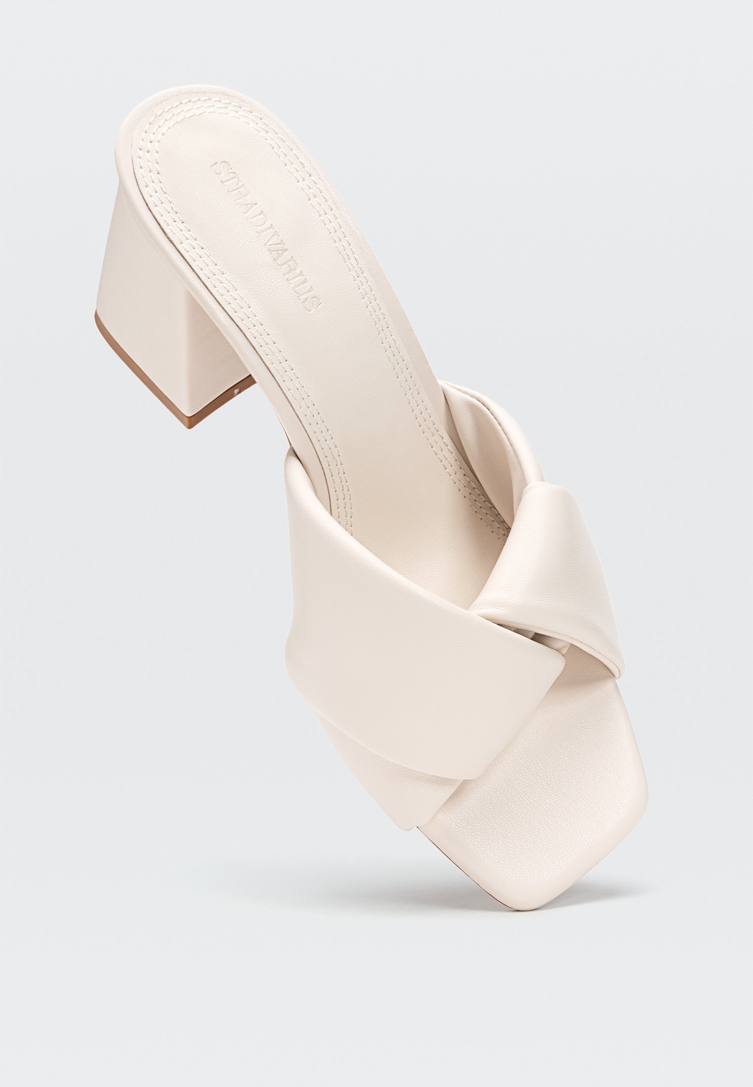 Stradivarius ABSATZ MIT NOTEN - Muiltjes met hak - off white/crème -  Zalando.be
