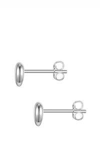 Pendientes de plata con forma ovalada y acabado pulido. Incluyen cierres de mariposa para un ajuste seguro.