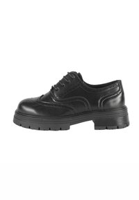 Scarpa in pelle nera con design brogue, caratterizzata da perforazioni decorative, punta arrotondata e suola in gomma nera spessa e texturizzata.