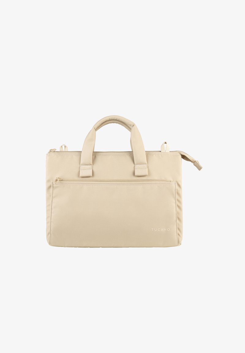 Borsa per laptop beige con doppio manico superiore, chiusura a zip e tasca frontale. Realizzata in materiale liscio, presenta un branding sottile e accenti minimi.