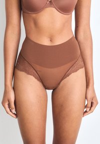 Spanx SPANXSUPERSMOOTH™ UNDIE-TECTABLE® LACE HI-HIPSTER - Underbukse - hickory
