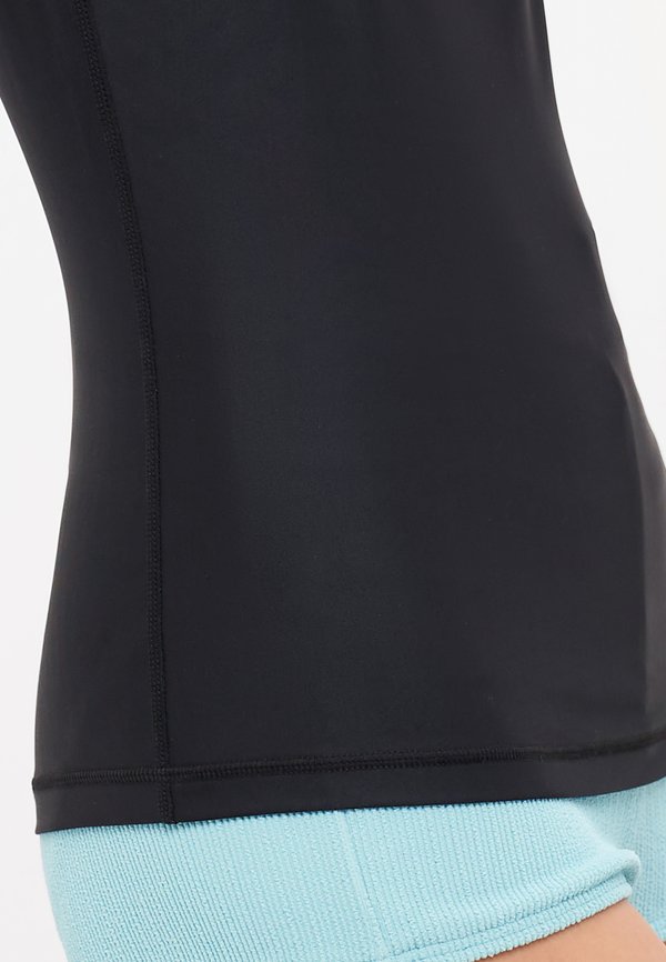 SOCIETY SHORT SLEEVE SUNSHIRT - Bikini top2