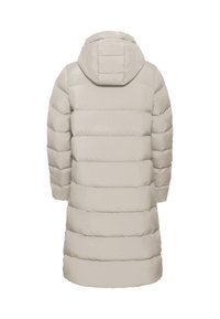 Beige pufferjack met een capuchon, met een gestikt ontwerp en horizontale strepen. Glad textuur, knielange snit, geen zichtbare hardware.