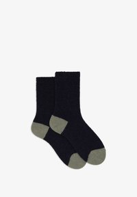 Unselected, blue-grey