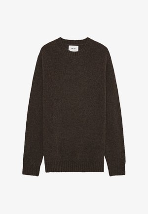 Brun ulltröja med rund halsringning, långa ärmar och ribbade muddarna. Texturerad tyg i en enfärgad design, med en liten etikett vid halsen.