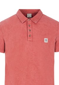 Koraal kleurige poloshirt van zachte stof, met een klassieke kraag, knoopsluiting met vier knopen en een klein logo-opdruk op de linkerkant van de borst.