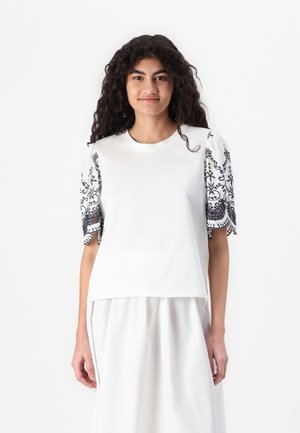 JDY JDYOMA BRODERIE ANGLAISE - Print T-shirt - cloud dancer/black iris