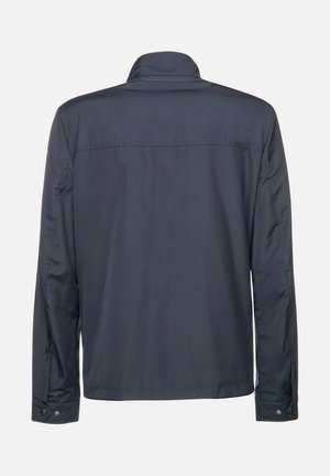 Giacca blu scuro con colletto classico, maniche lunghe e polsini abbottonati. Tessuto liscio con un design semplice e privo di decorazioni.