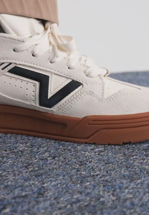 UPLAND UNISEX - Skate shoes - marshmallow3