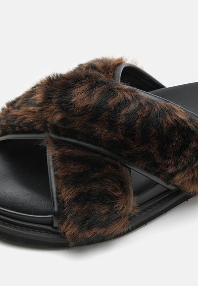 MOSCHINO CIABATTA - Mules - marrone/nero