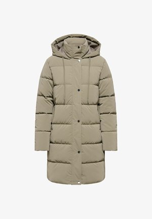 Pikowany długi płaszcz w stonowanym beżu, wyposażony w kaptur, zapięcie na napy z przodu oraz elastyczne sznurki do ściągania. Gładka tekstura z przeszywanymi sekcjami.