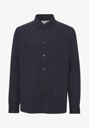 Tengerész kék, gombos ing, amely pamutból készült, két mellzsebbel, egyenes gallérral és gombos mandzsettával ellátott hosszú ujjal.