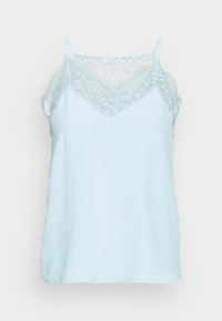 Ljusblå camisol med spetsdetaljer längs v-ringningen och justerbara spaghetti-byar, tillverkad av ett mjukt, strukturerat tyg.