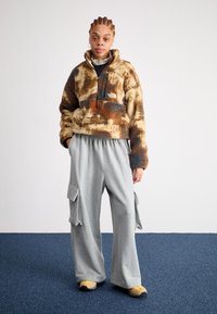 The North Face EXTREME - Felpa in pile - gravel/bleach dye/black