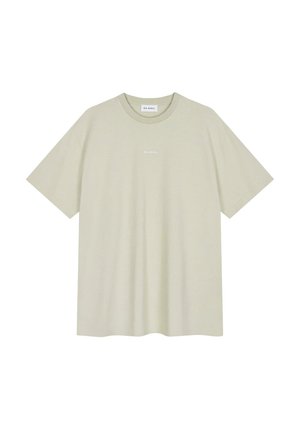 Helles beiges T-Shirt aus weicher Baumwolle, mit kurzen Ärmeln, einem runden Ausschnitt und kleiner weißer Schrift "OH APRIL" auf der Brust.