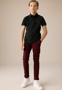 Unausgewählt, burgundy red