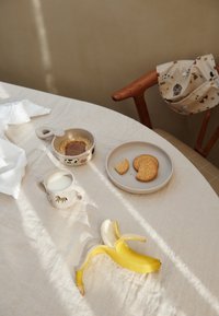 Liewood VIVI PRINTED TABLEWARE UNISEX SET - Set de vajilla infantil - sandy