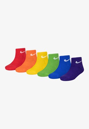 Bunte Baumwollsocken in Rot, Orange, Gelb, Grün, Blau und Lila; gerippte Textur; weißes Nike-Swoosh-Logo auf jeder Socke.