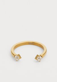 Goldfarbene offene Ring mit zwei klaren, runden, künstlichen Edelsteinen an den Enden; glatter Metallring; minimalistisches Design mit polierter Oberfläche.