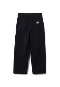 Marineblaue Cargohosen aus Baumwolle mit mehreren Taschen, geradem Schnitt und einem gewebten Label auf dem hinteren Bund.