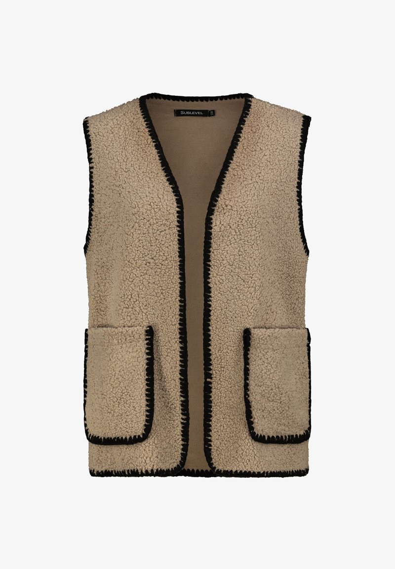 Beige Fleece-Weste mit schwarzem Besatz, V-Ausschnitt, offener Front und zwei Fronttaschen. Weiche Textur mit einem gemütlichen Erscheinungsbild.