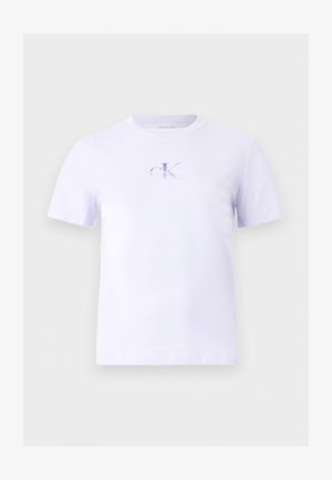 Bela majica kratkih rokavov z okrolim ovratnikom in osrednjim logotipom "CK Calvin Klein Jeans" v svetlo sivi barvi na prsih.