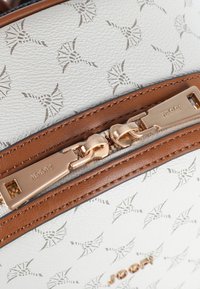 JOOP! CORTINA ENRICA  mleczny