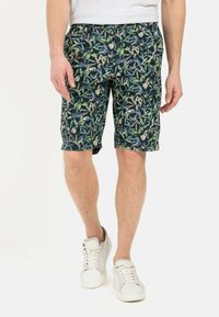 Blumenmuster-Shorts in Dunkelblau mit grünen und beigen Akzenten; aus leichtem Material gefertigt, mit elastischem Bund und seitlichen Taschen.