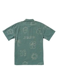 Korte mouw shirt in teal stof, met witte omtreklijnen van planten, geometrische vormen en figuren verspreid over het ontwerp.