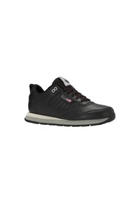Černé kožené sneakersy K-Swiss s černými tkaničkami, bílou a černou podrážkou a malým logem americké vlajky na boku.