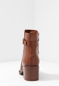 Tommy Hilfiger Bottines - cognac