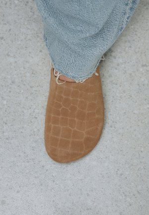 Next, REGULAR FIT - FOREVER COMFORT - Slip-on sandaler - tan brown