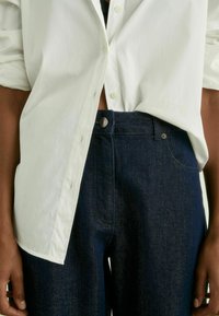 Reiss RUDI THREAD TURN-UP - Avar lõikega teksad - indigo