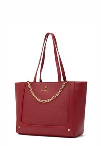 Borsa shopper rossa in pelle liscia con motivo goffrato. Presenta un dettaglio a catena dorata e il logo sul davanti. Due manici lunghi.